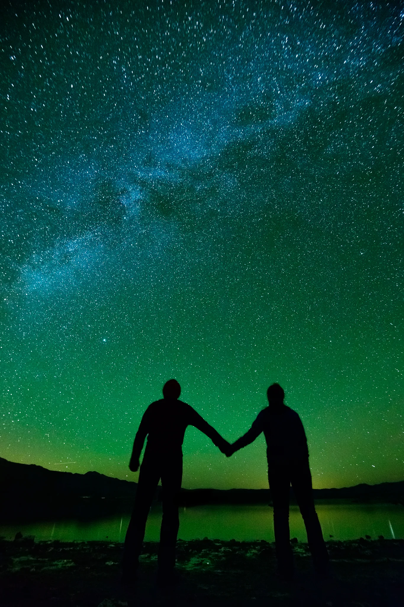mono_lake_stars_couple.jpg