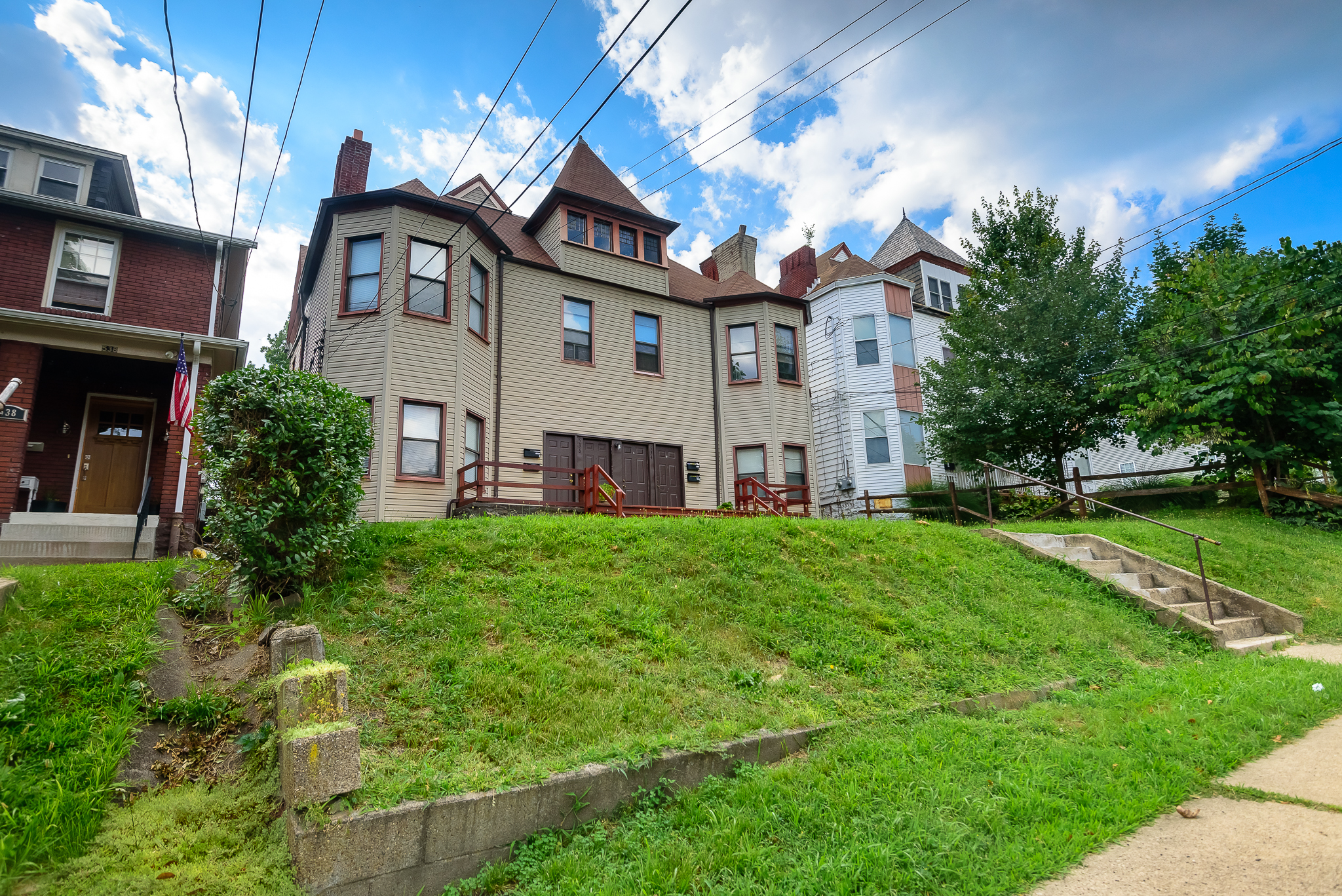 7/24/15. The last residence I occupied in Pittsburgh, PA over 8 years ago. Felt nice to wander the neighborhood with my camera for the first time. 