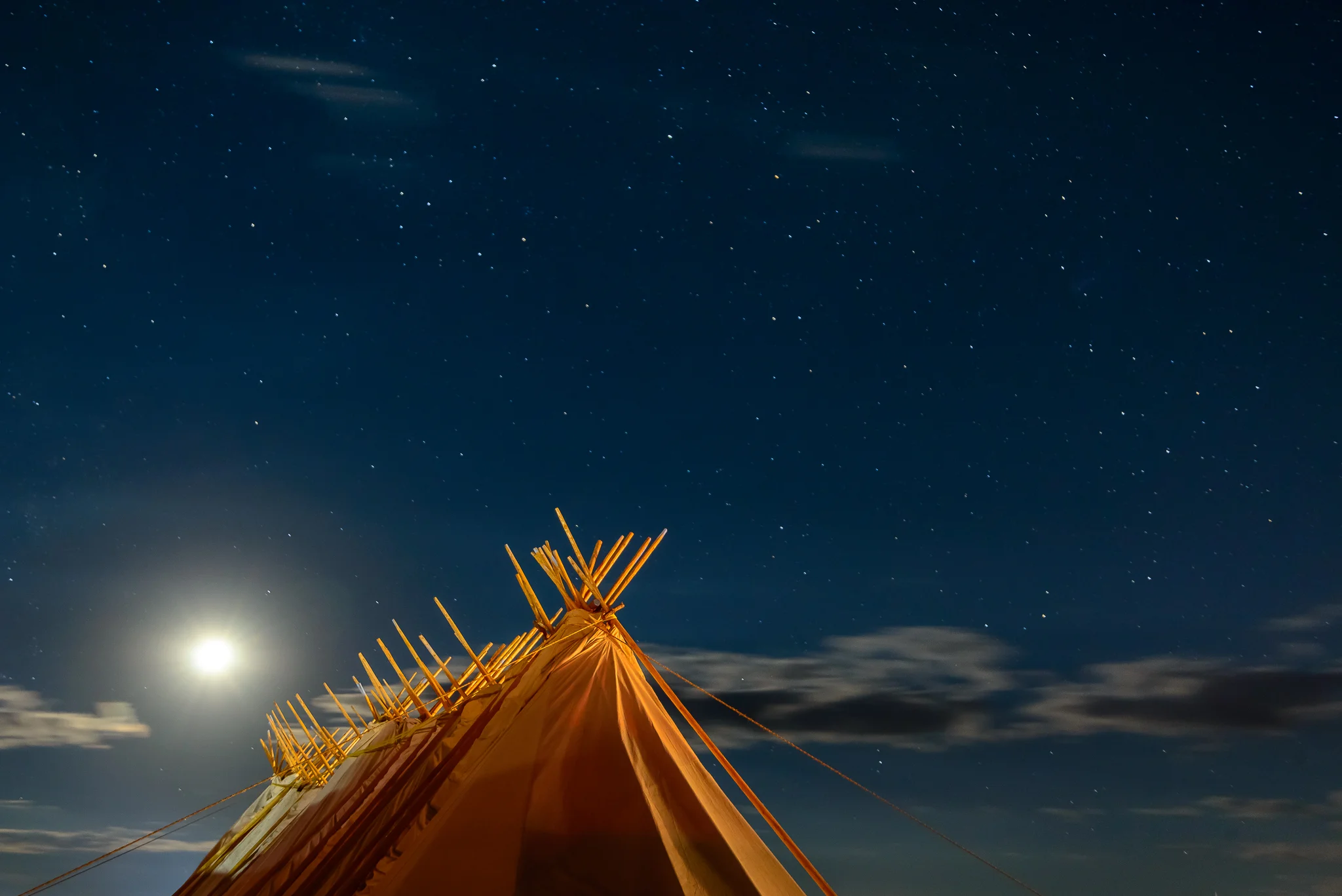 dakota_access_protest_teepee_moon