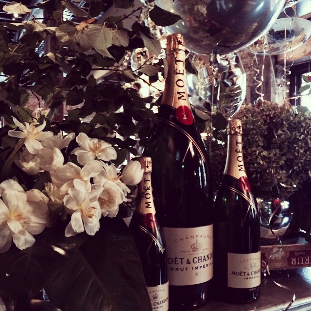 FLORALS & STYLING - ANANAS & MOET