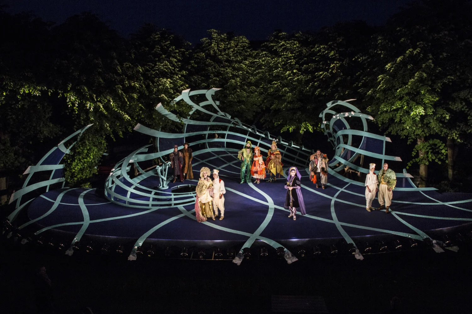 Kostume design: Nicholas Nybro