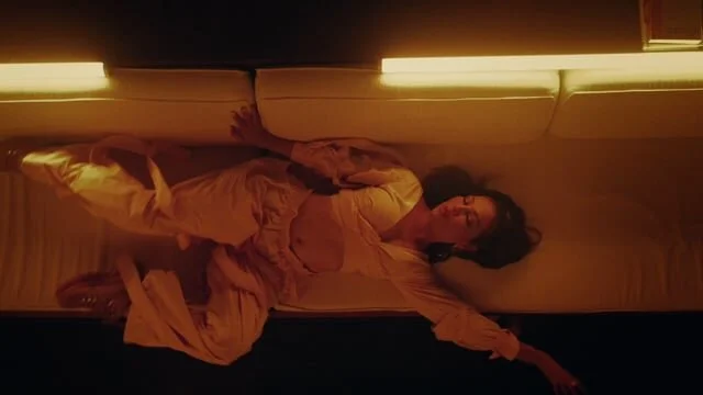 Thalia & Mike Towers Lo Luz.mov (1080p)