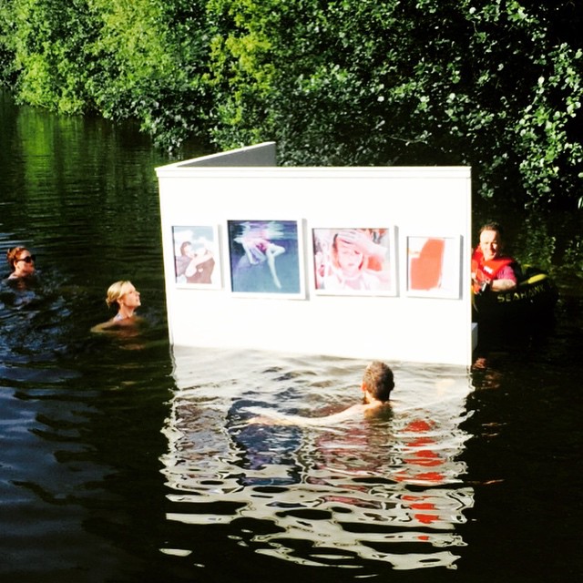 @beaniebj steering the floating art gallery we made for @affordableartfairuk #makestuff #rowrowrowyourboat 🚣🏻