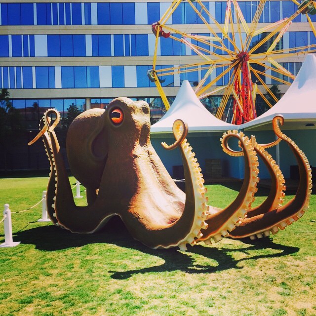 Look who's back and enjoying the #sunshine🐙🐙🐙 #octopus #funfair #makestuff #propmaking #tentacles