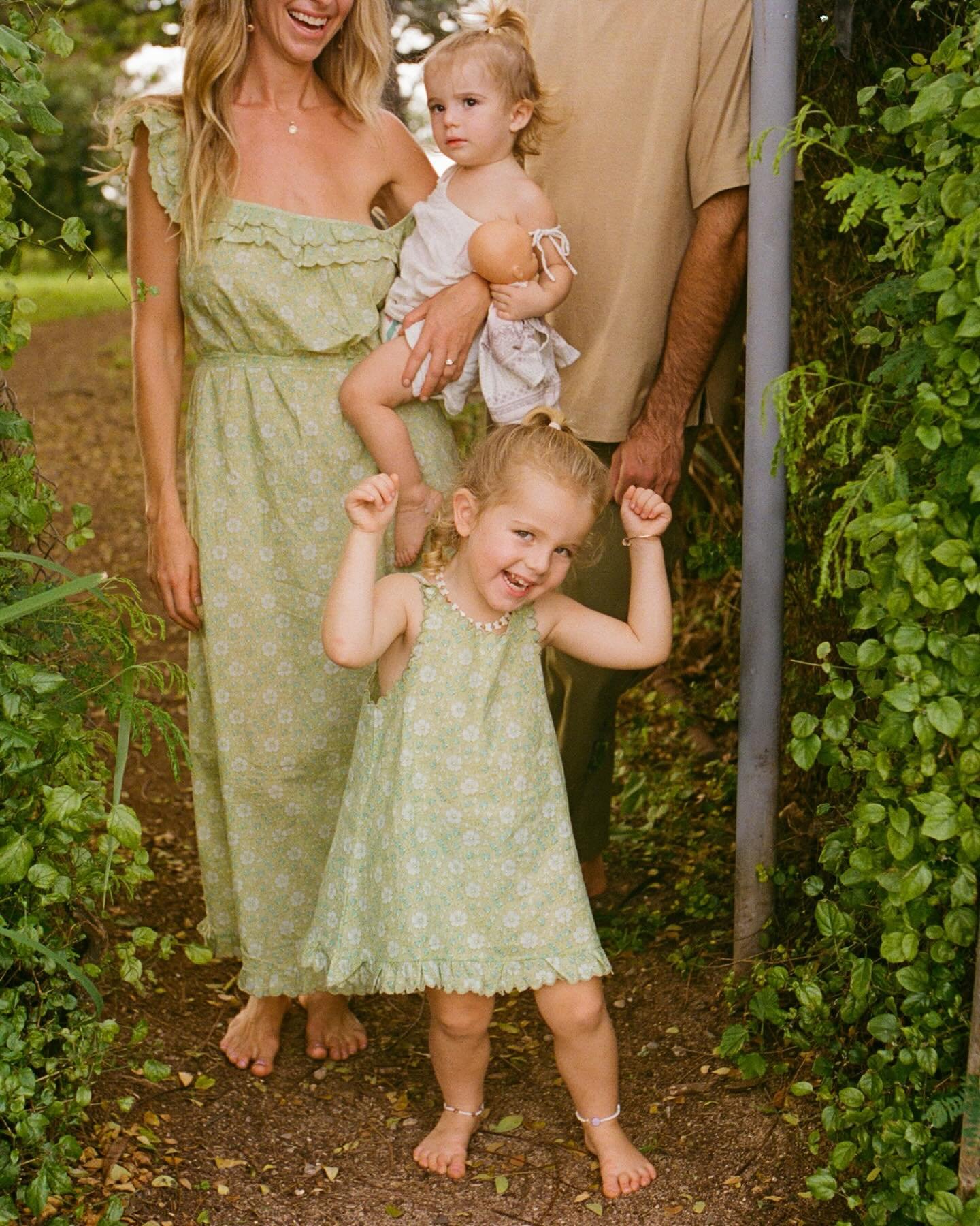 One of the best parts of my job: 

The transformation from stranger to friend in just 45 minutes. Seeing little Sage and Stella open up and get sillier and sweeter as they became more comfortable was a cherry on top of a beautiful lime-meringue-pie o