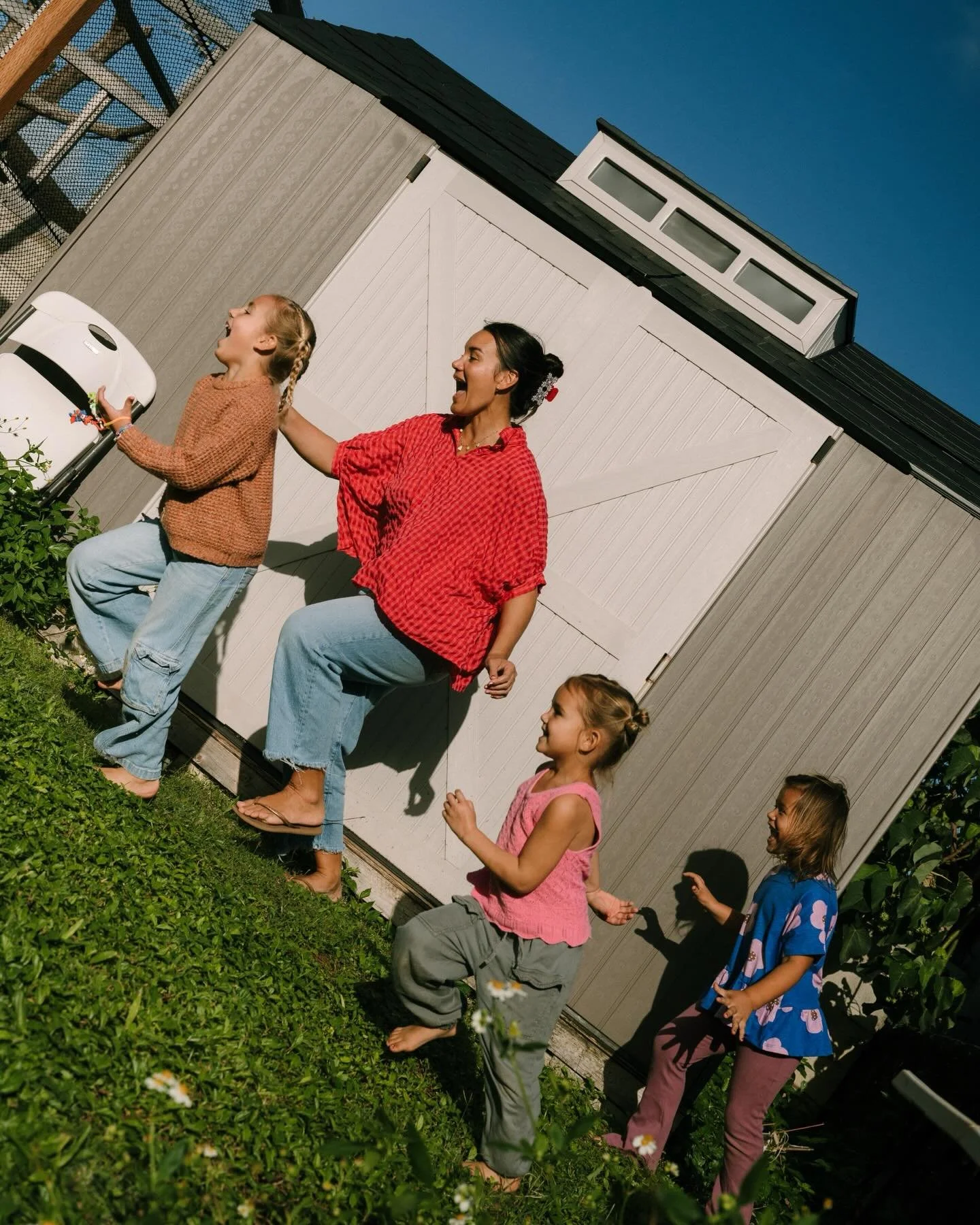 Anyways, shot this family with my 35 🤪

Kiana. Fast friends. So glad we connected. 

She used my family styling guide and family photos planning guide to prep for this shoot! It was so fun to hear her excitement over TEXTURE (🤫 little hint from my 