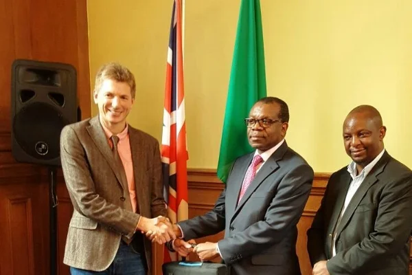 Huw Jones with HE Muyeba Chikonde, High Commissioner for Zambia to the UK, and Dr Charles Msiska, District Medical Officer for Chongwe District