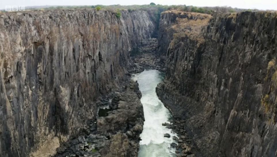 The bare cliffs of Victoria Falls. Photo: BBC News