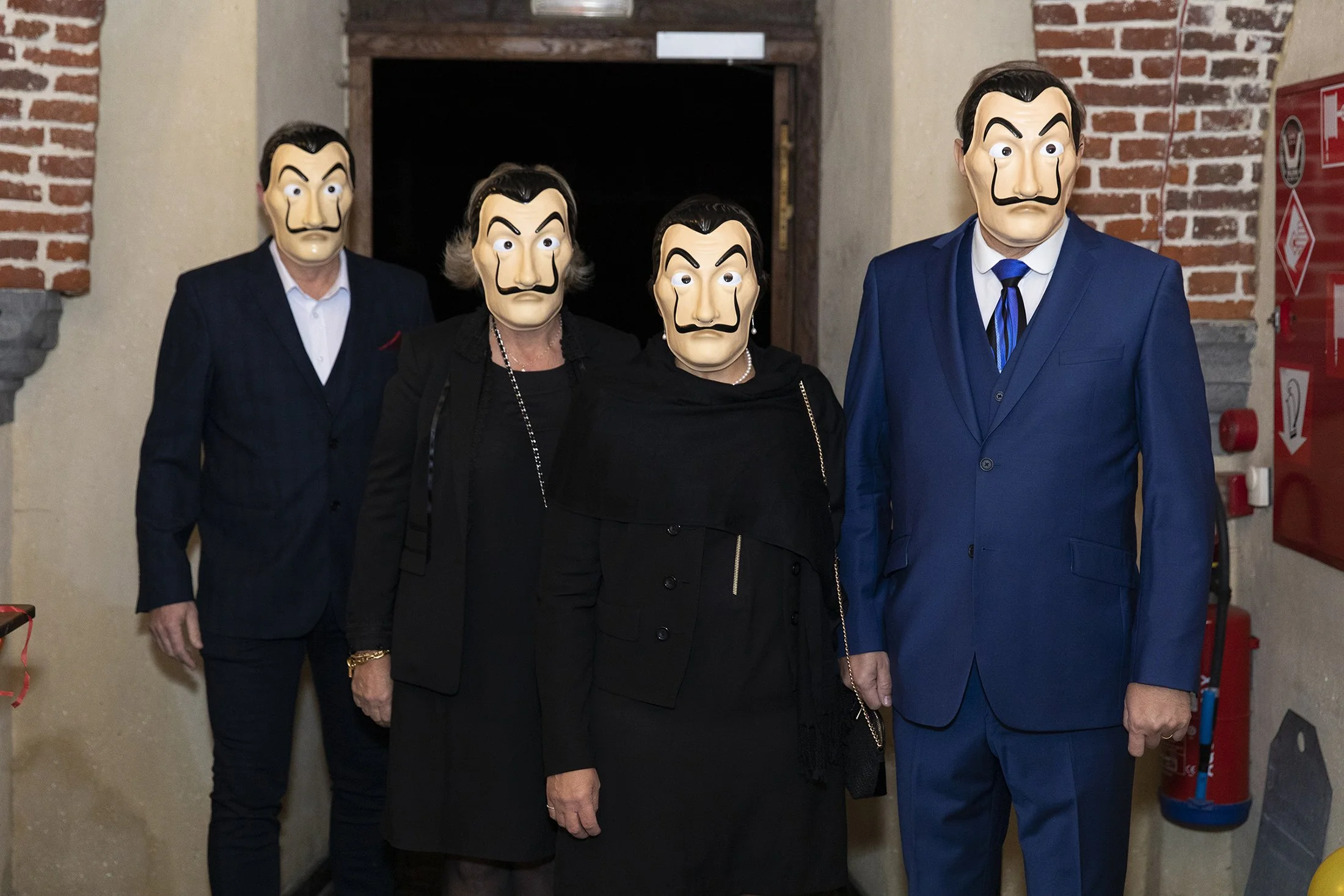 SHOW MUST GO ON_16.jpg