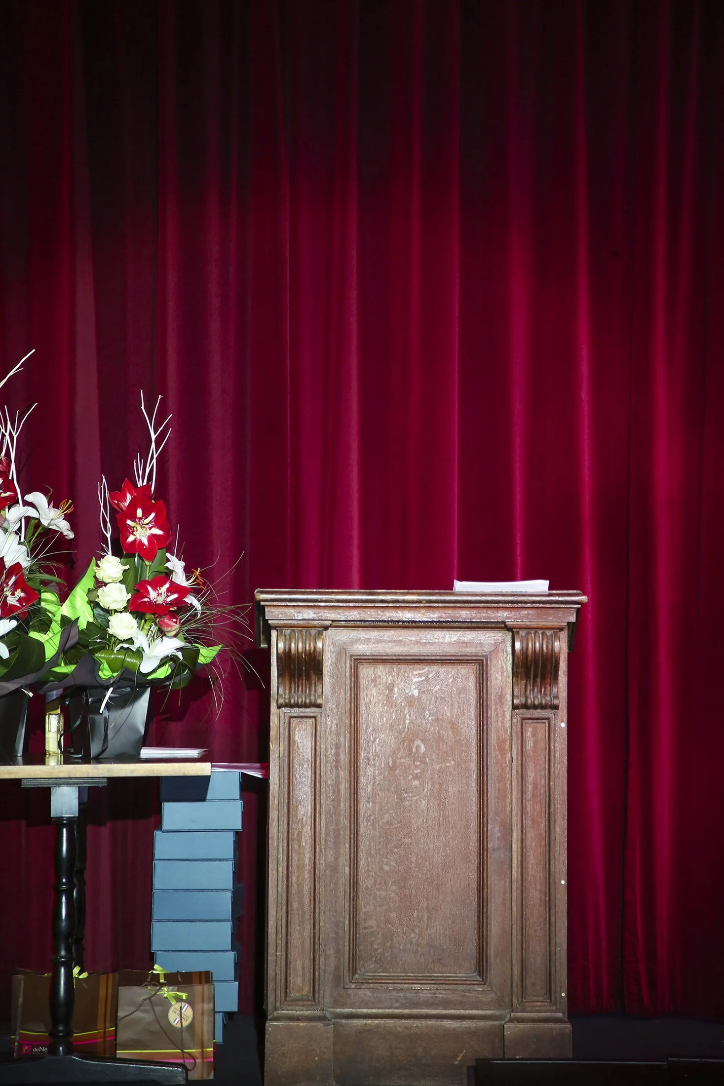 SHOW MUST GO ON_10.jpg