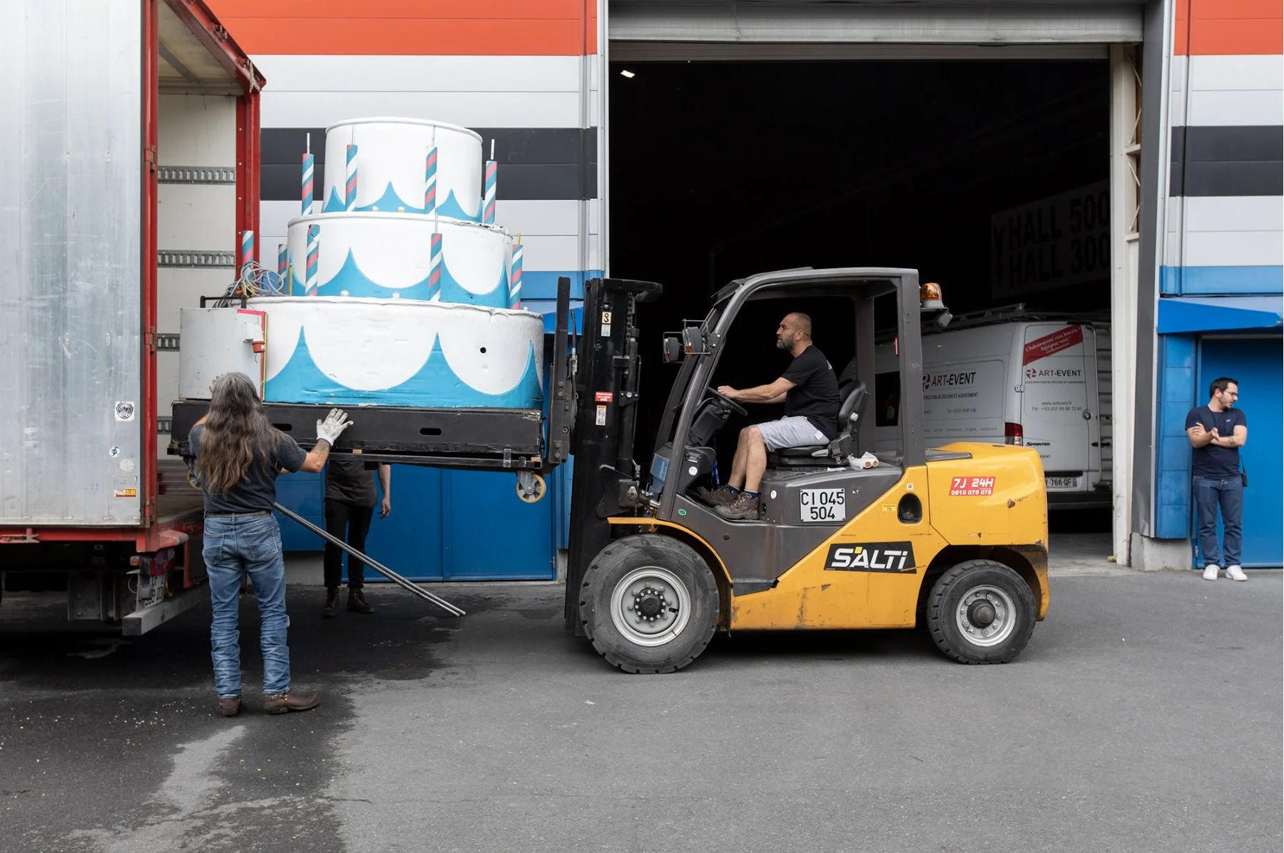 SHOW MUST GO ON_14.jpg