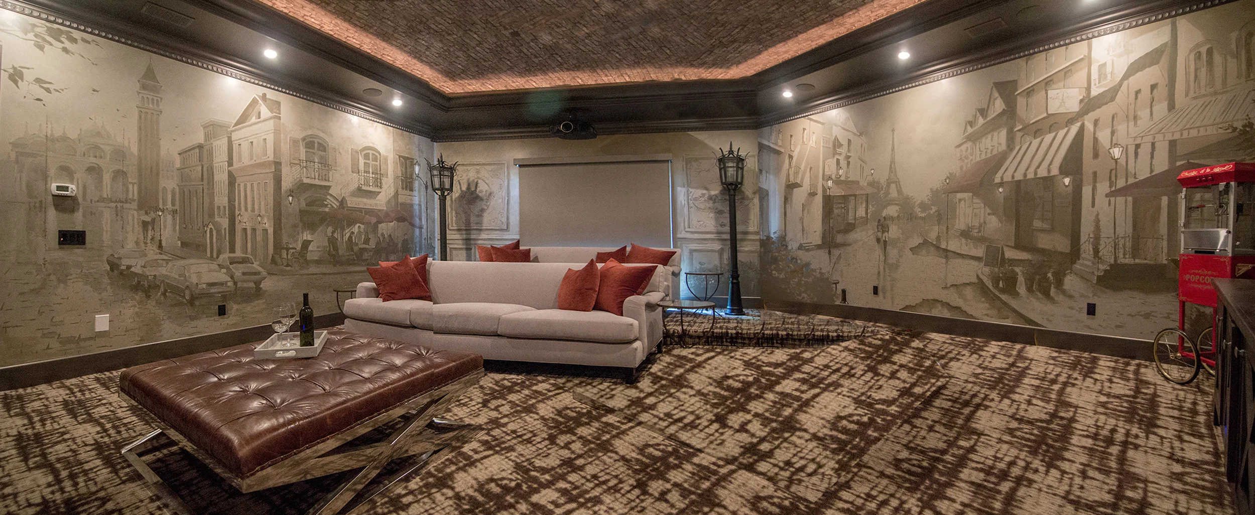 Home Theater, Paris Scene