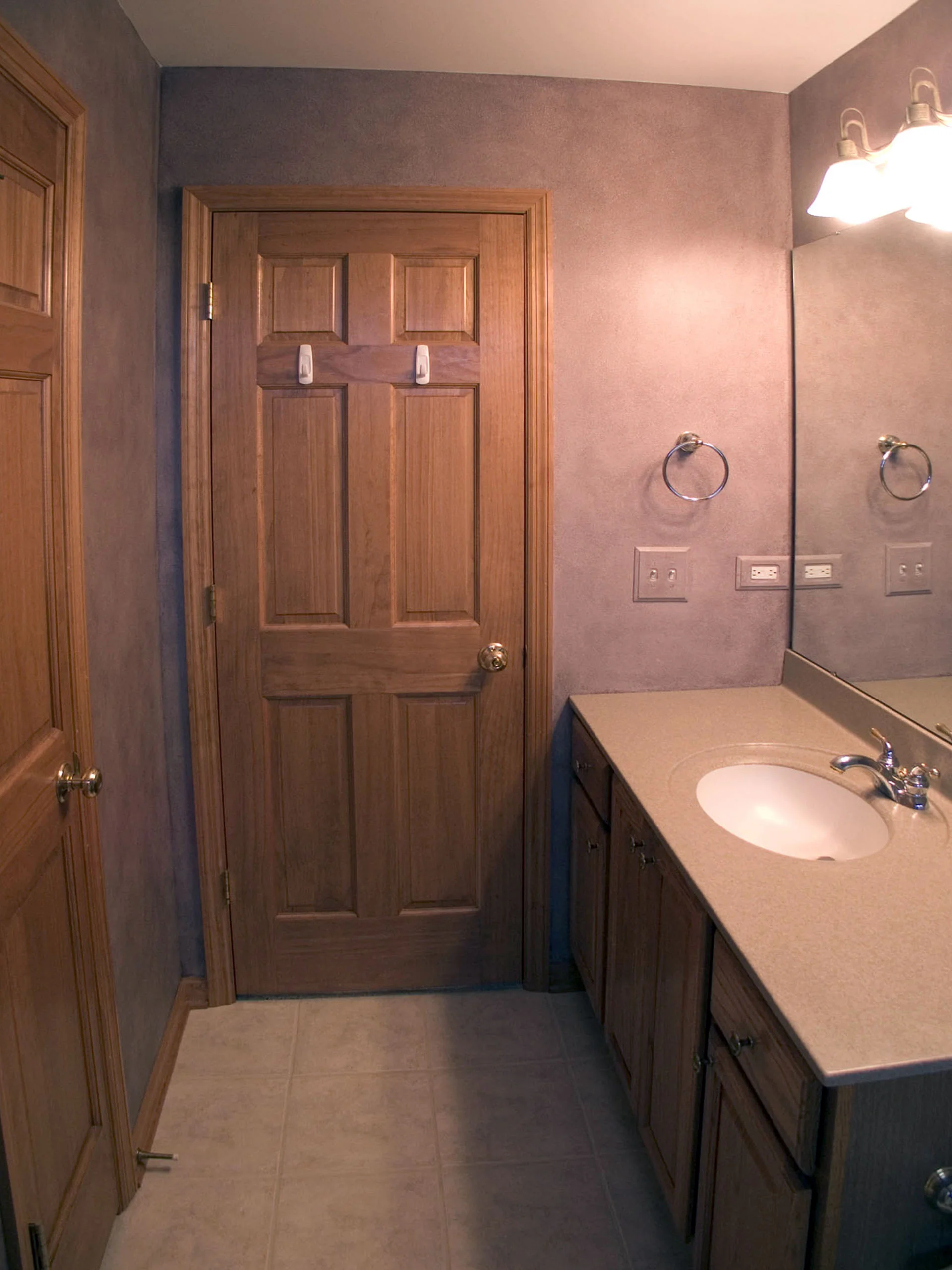 Crackle Bathroom