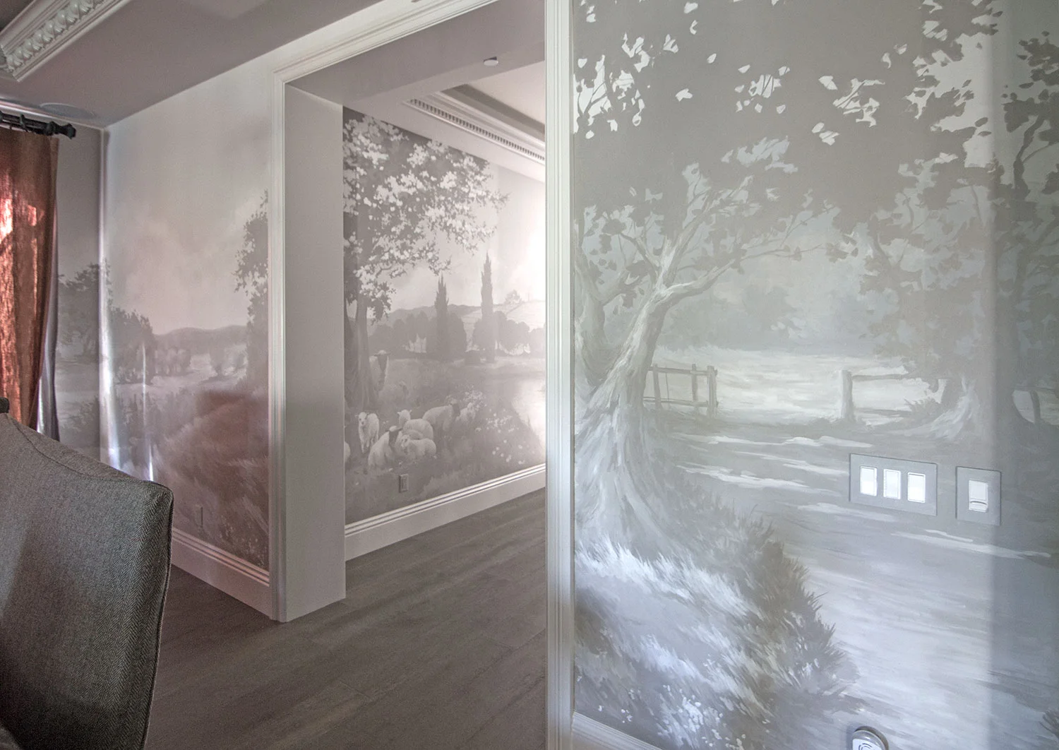 Grisailles Hallway
