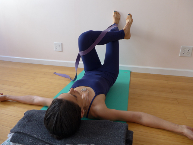 6. ANKLE TO KNEE ON THE BACK WITH STRAP