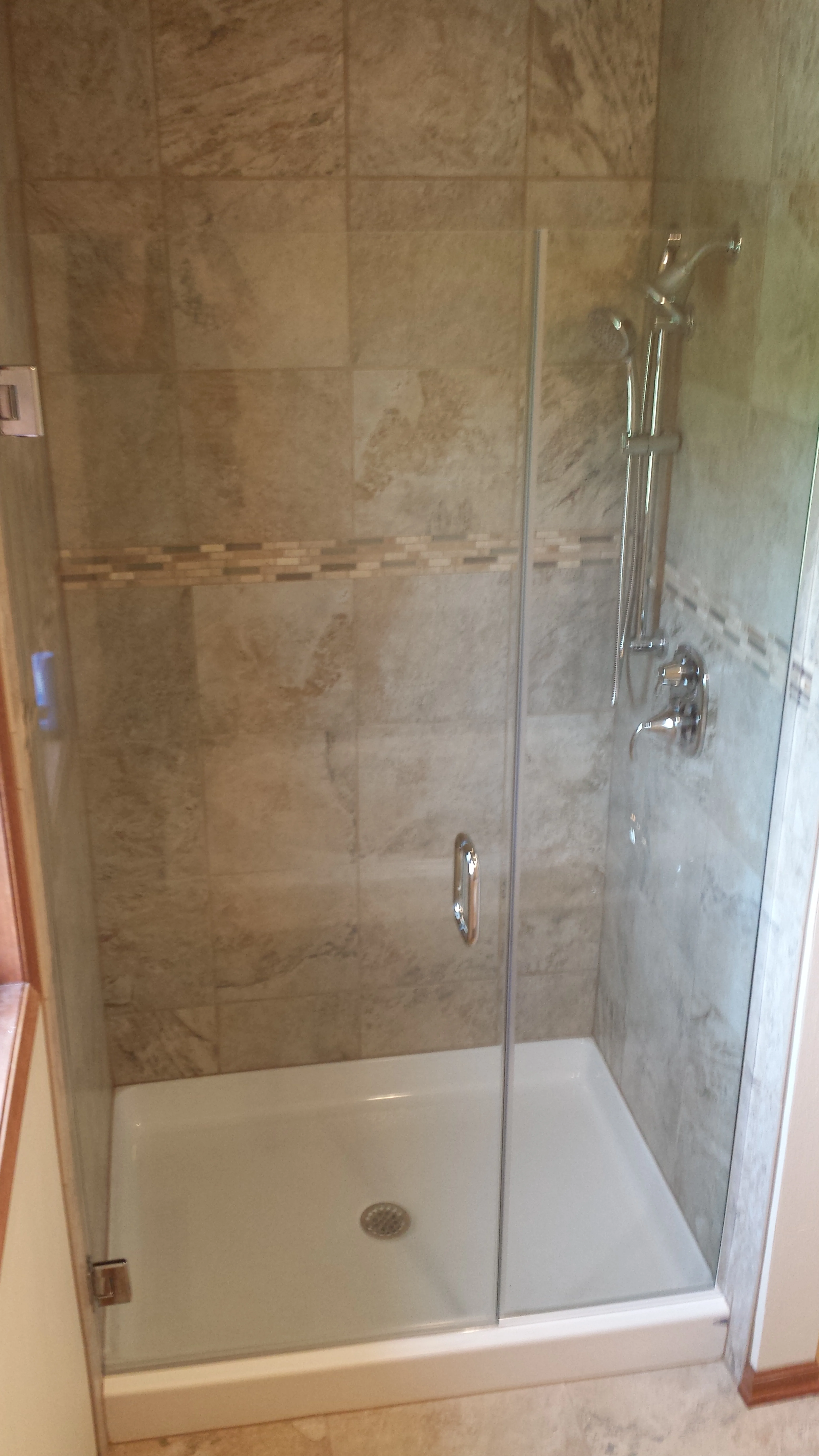 5 HEAVY SWING DOOR AND PANEL IN CHANNEL