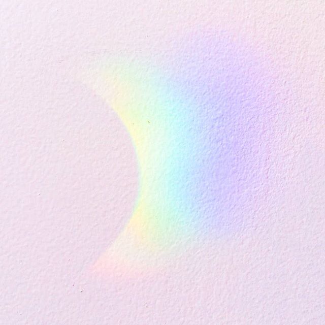 Gift from yesterday's rainbow hour ✨🌙 #rainbowhour #rainbowsinthewild