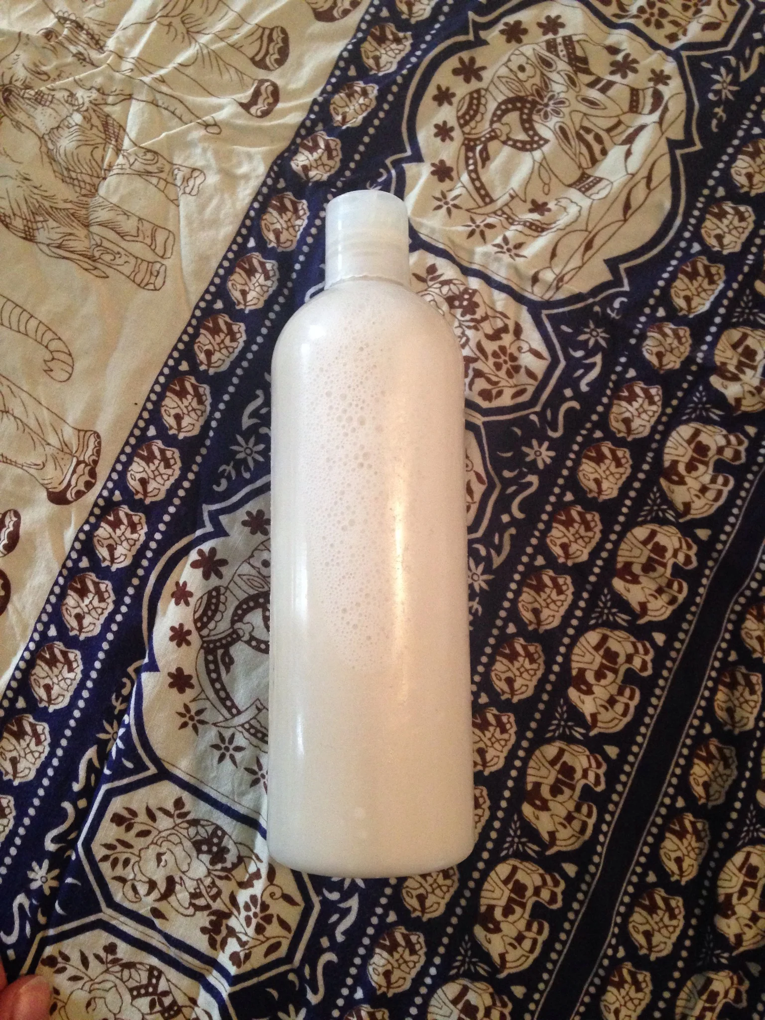 DIY Moisturizing Shampoo (Great for curly hair!)