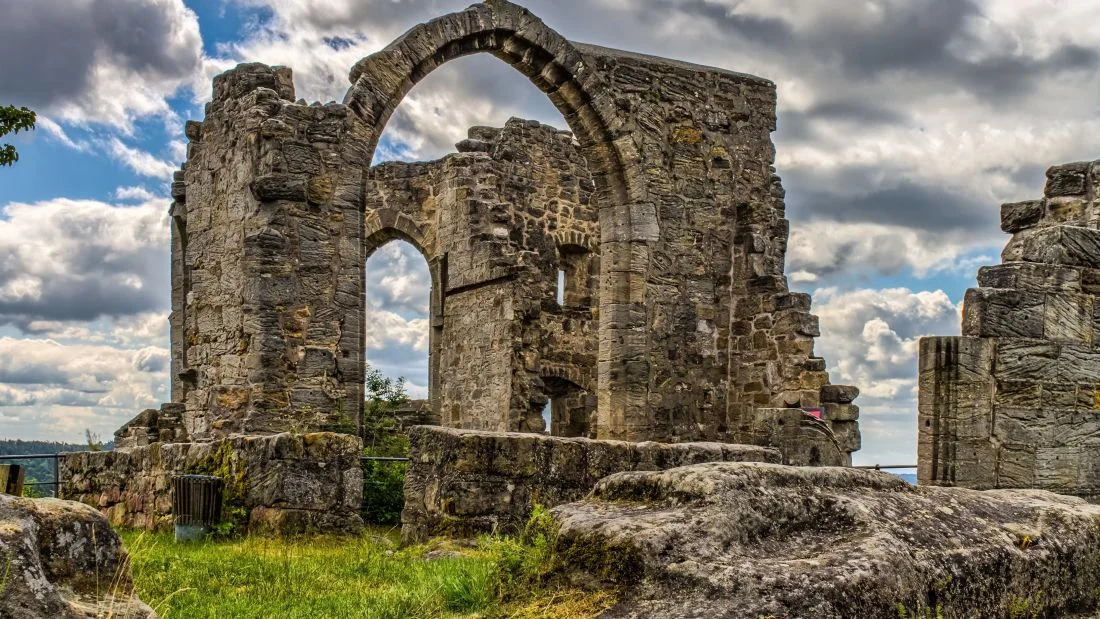 http_%2F%2Fcdn.cnn.com%2Fcnnnext%2Fdam%2Fassets%2F170801122133-abandoned-castles---altenstein.jpg