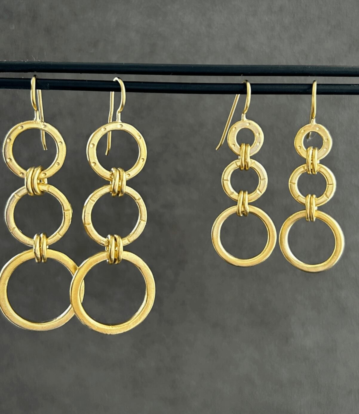 New mini vermeil 3 ring earrings and Betsy earrings now available online, just in time for the holidays!
These babies are super versatile, super spunky and super comfy!
They will take you from day to night seamlessly&hellip;
Grab these for your beaut