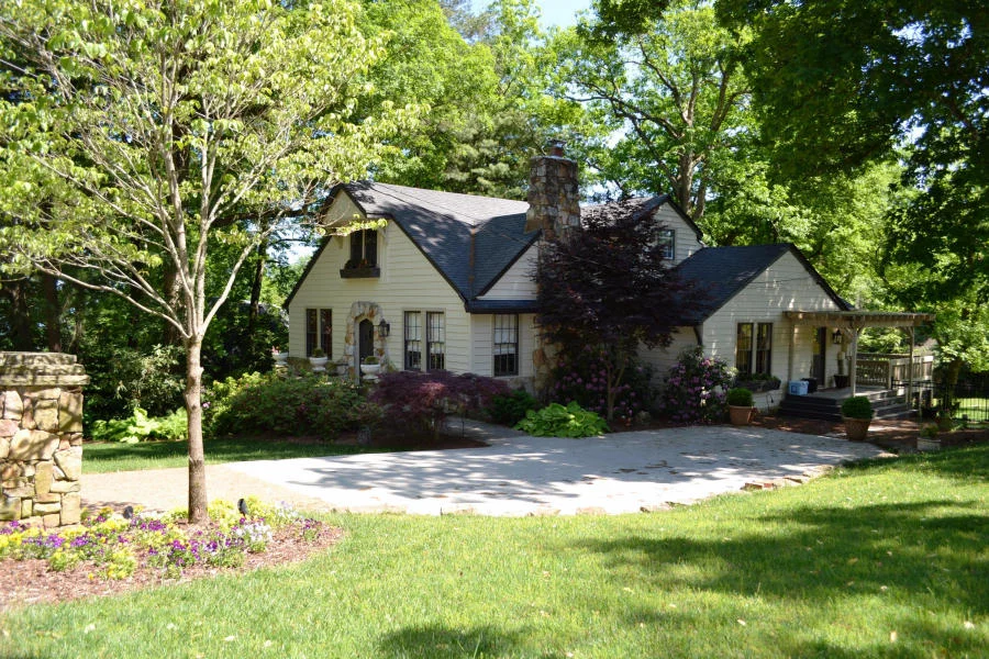 120 Eastview Dr