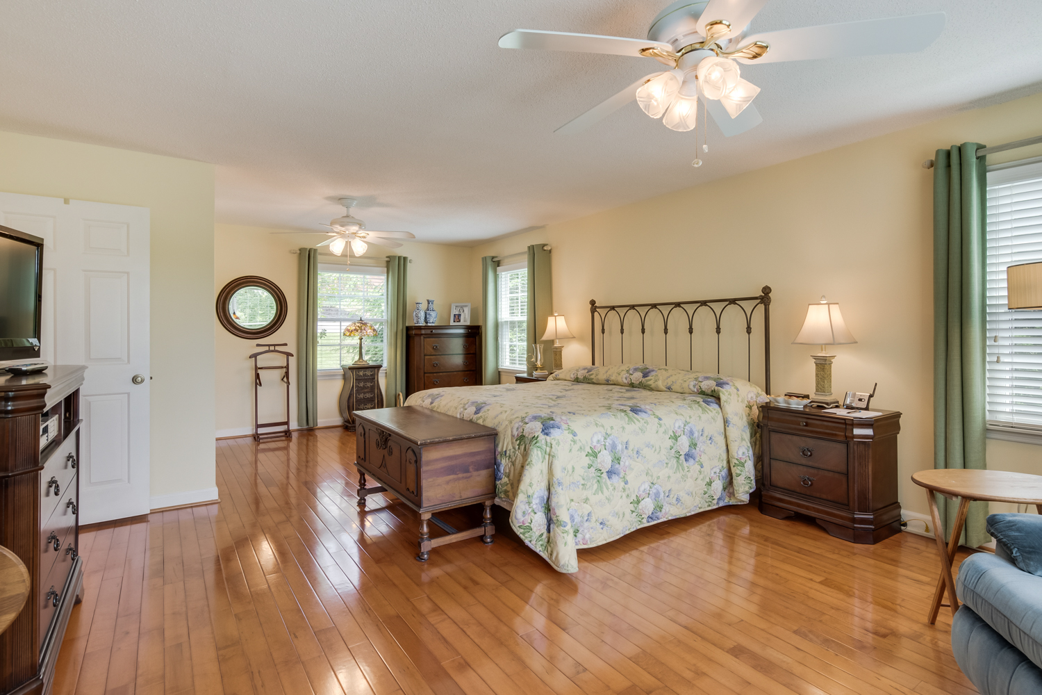 305_W_Highland_Dr_24.jpg