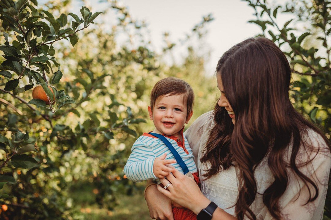 Apple orchard mini sessions in Syracuse, Kansas on September 3rd! 

These 20 minute sessions are great for families with young kids with short attention spans 😉 They are also good for families looking to get an updated family photo for this year's C
