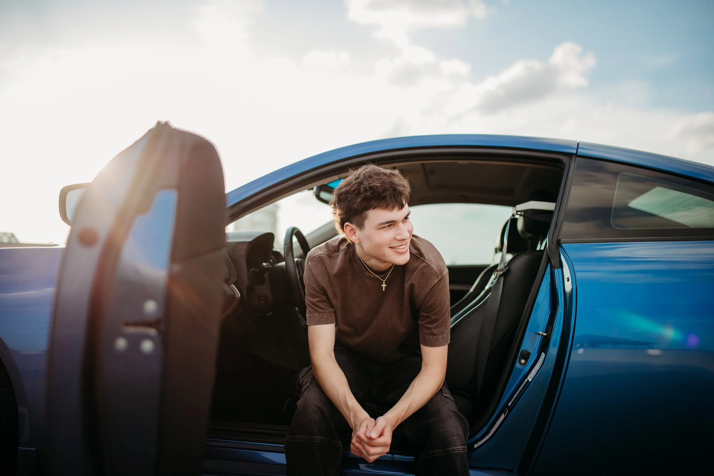 Dezi's Downtown Car Senior Pictures | Olathe Senior Session