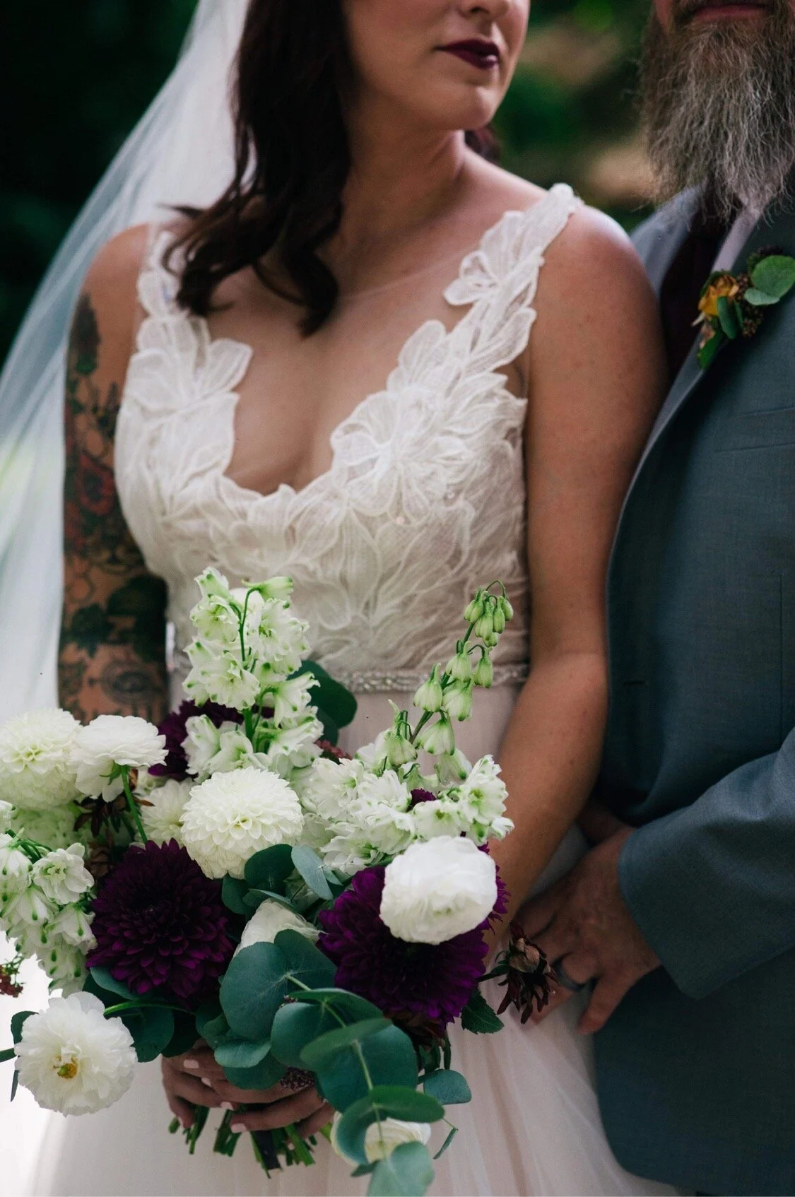REAL WEDDING Megan + Jaime, Mariemont Barn, Mariemont, Cincinnati Eve Floral Co.