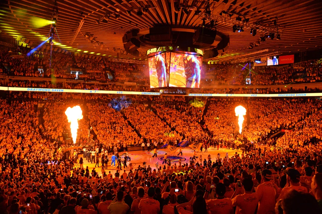 Will the Warriors be able to duplicate the energy inside "Roaracle" if and when they move to SF? (photo by Jesse D. Garrabrant)