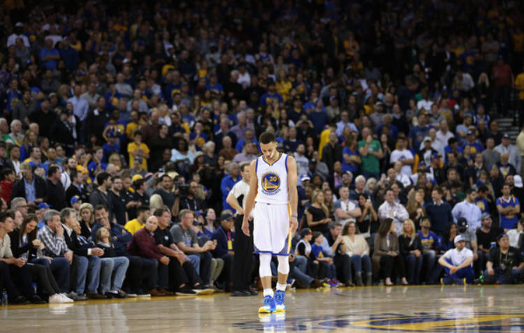 Steph contemplates defeat for the first time in 54 tries at home. (photo by Ezra Shaw)
