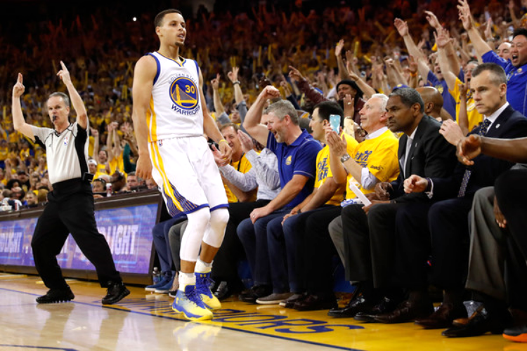 Steph scored 15 straight points in less than two minutes on Wednesday. (photo by Christian Petersen)