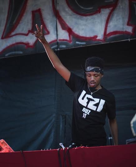 Metro Boomin plays on the farm at Stanford. (Photo by @ryanajae)