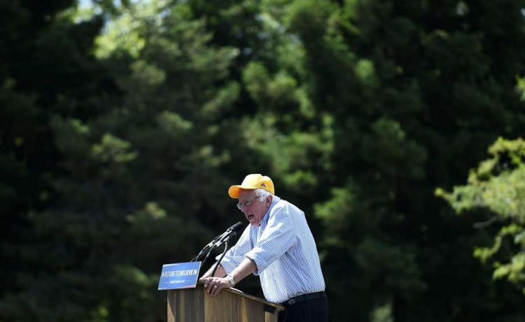 Bernie addresses the crowd at Solano Community College (photo by Michael Noble Jr. of the SF Chronicle)