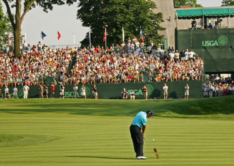 Tiger Woods approaches the 18th green at Pennsylvania's Oakmont Country Club in 2007. The U.S. Open will return to the challenging Oakmont track in 2016. (photo by Sam Greenwood)