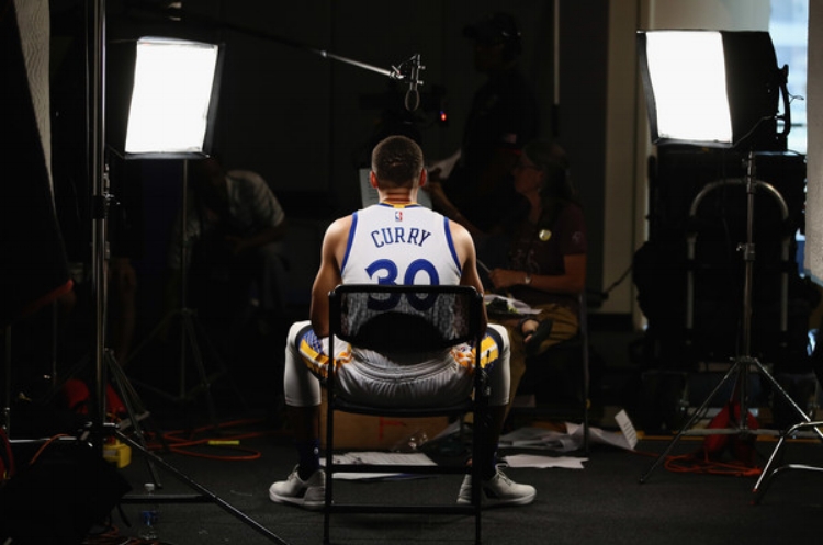 Steph Curry looked fresh and rested at Warriors' media day in Oakland this week. The season opener vs. the Spurs is October 25th at Oracle. (photo by Ezra Shaw)