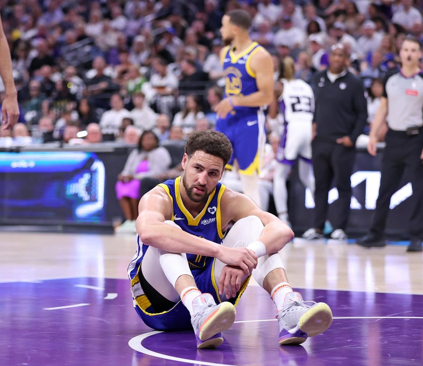 A very rough night for Klay Thompson and the rest of Dub Nation 📷 @scottstrazzante