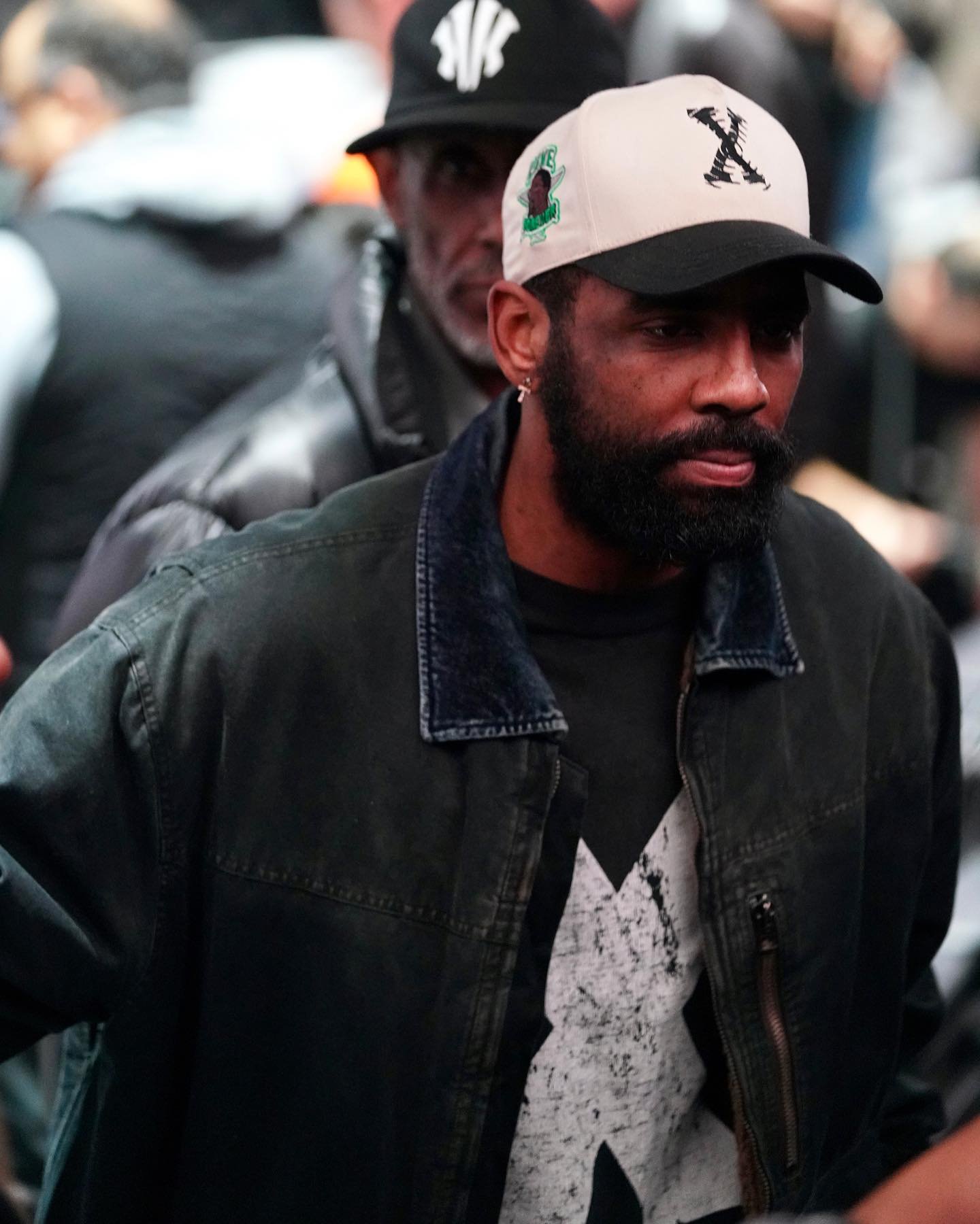 Kyrie stops by Lake Merritt to see @mvabasketball take on @linkhoops in Oakland 📷 @cbuestad #Section925