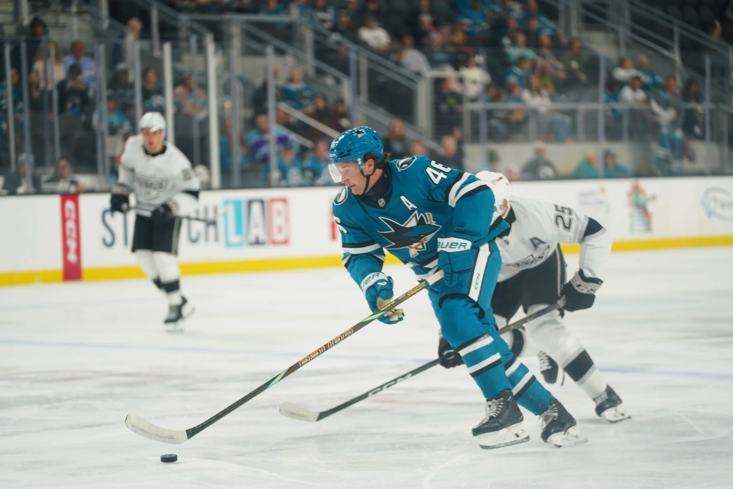 (Photos) The LA Kings clash with the San Jose Sharks at the 2026 Rookie Faceoff