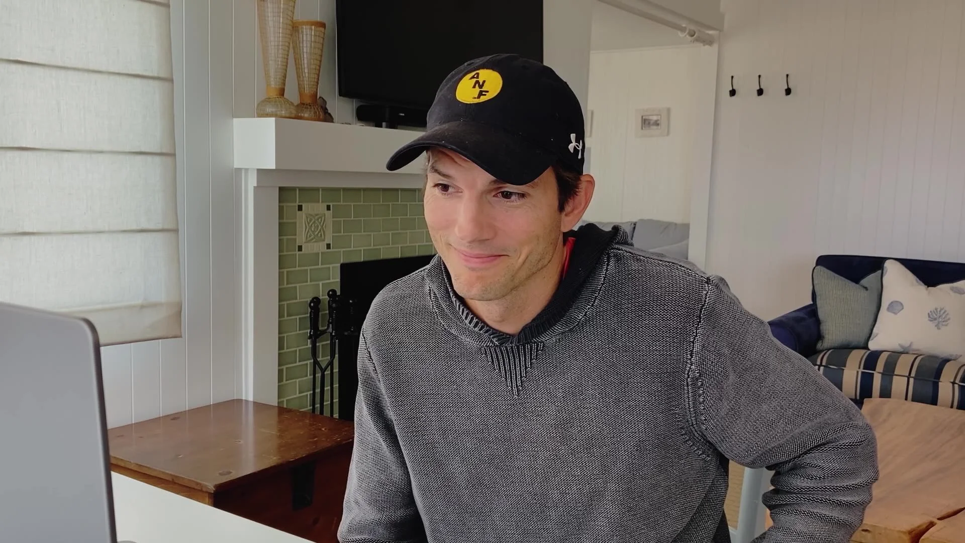 crackle_ashtonkutcher_goingfrombroke3_flickerfilmworks.jpg