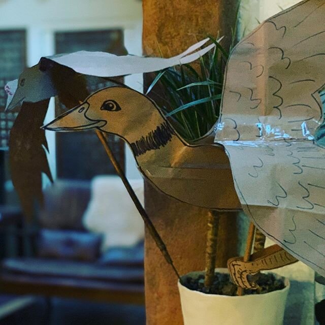 Bird puppets by @curiokokoro and myself from @animalcrackerconspiracy ✨
Fun weekly puppet series! We made these magic flappers in an hour! #puppetmind #puppets #paperbirds #animalcrackerconspiracy