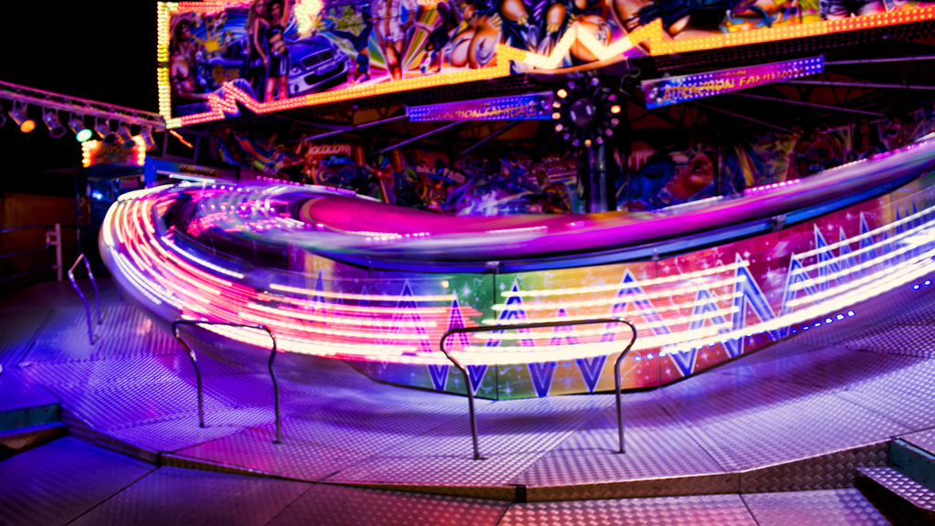 CARNIVAL RIDES &amp; GAMES