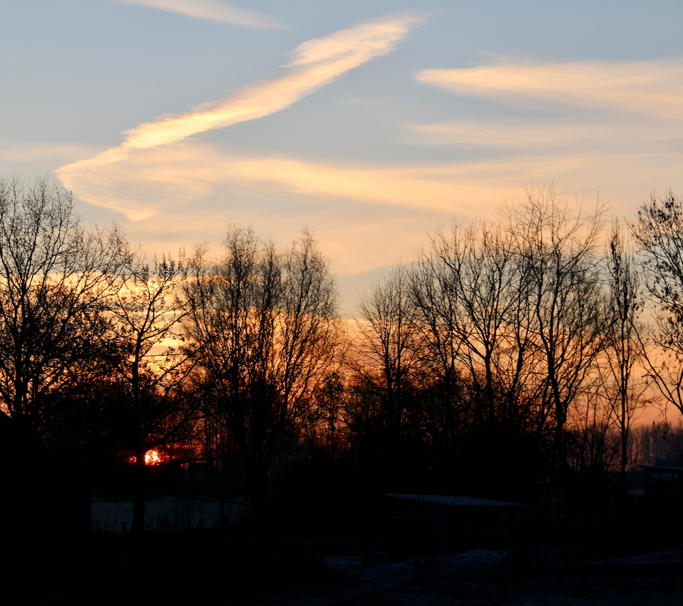 Wel werden we getrakteerd op een vurige zonsopgang vanuit onze kamer.
