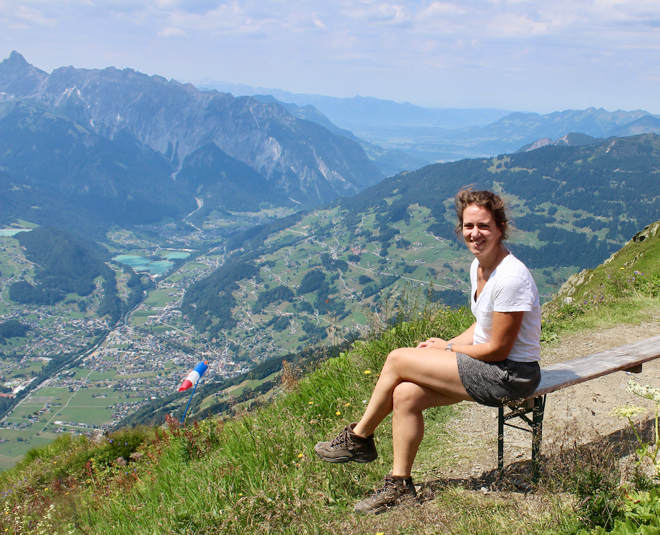 travelblogger mountainlover.png