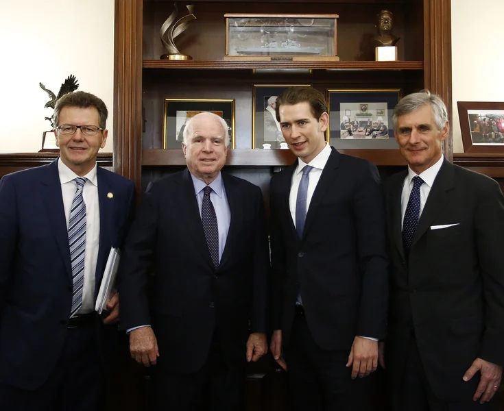 Arbeitsbesuch Washington. Bundesminister Sebastian Kurz trifft US Senator John Mccain. Washington, 04.04.2016. Bild: Dragan Tatic