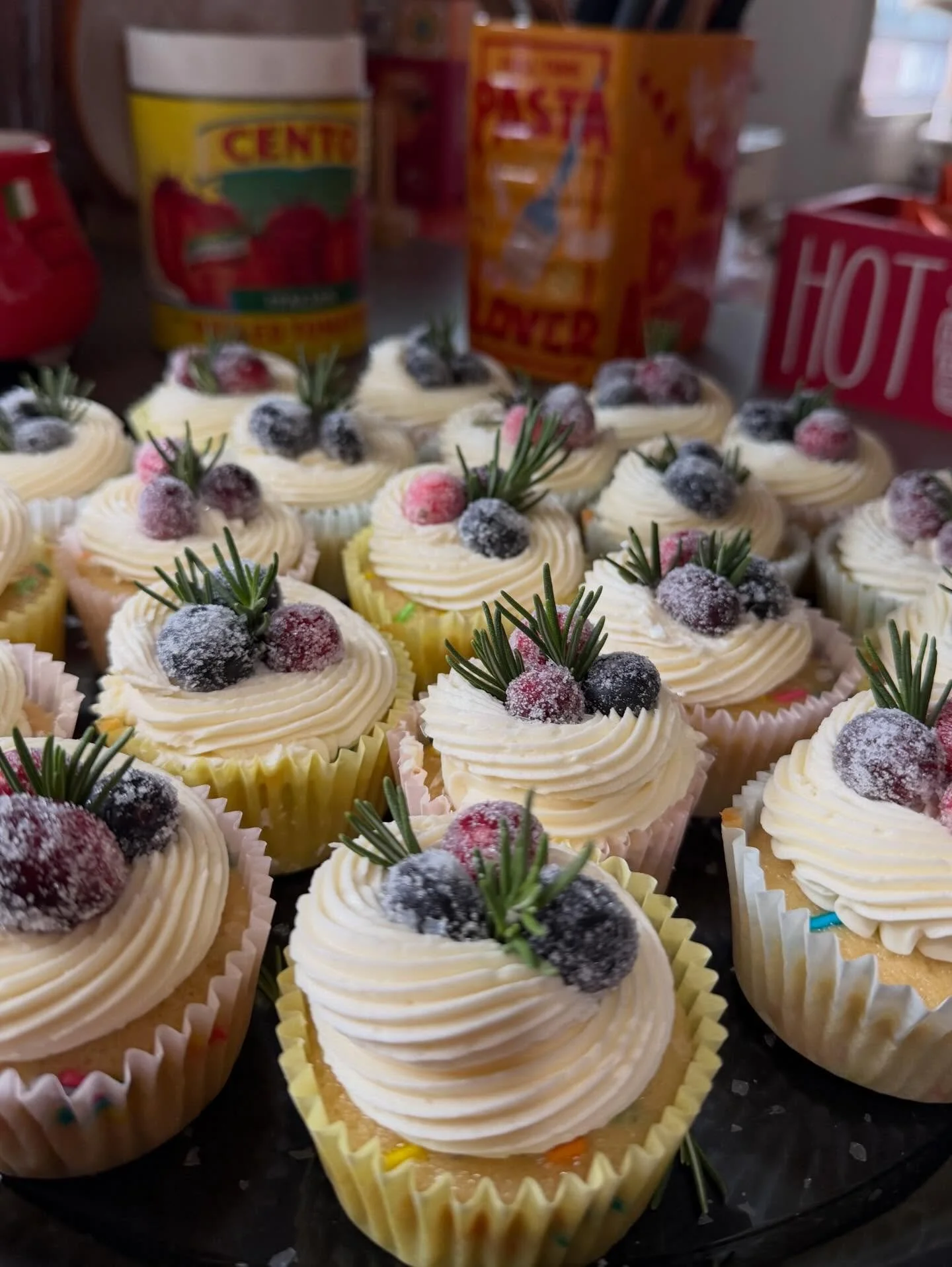 I&rsquo;m not obsessed with sugared berries. 😍

A funfetti cupcake &amp; fresh vanilla buttercream topped with sugared blueberries and cranberries. 🥰