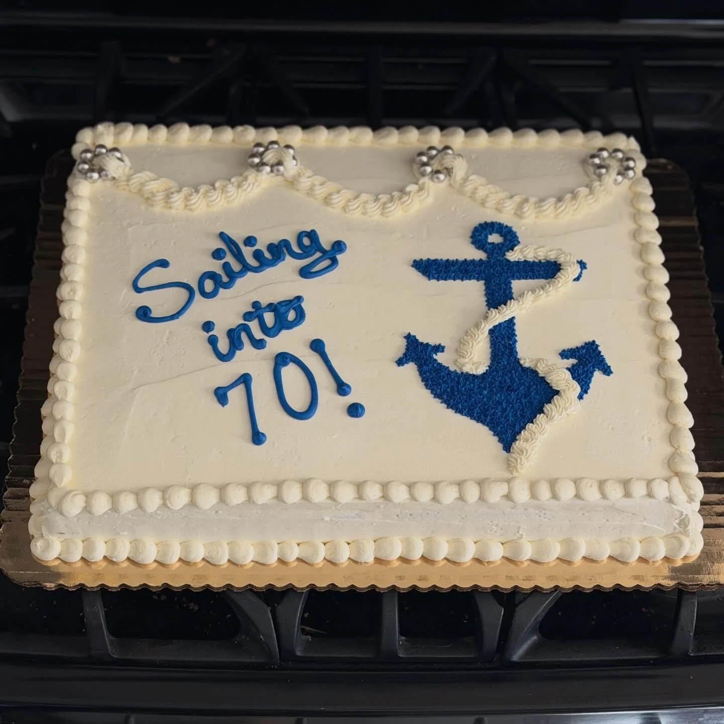 Had so much fun making this cake. So happy how it turned out! ⛵️ 

A chocolate cake filled with chocolate mousse, topped with vanilla buttercream. 😋