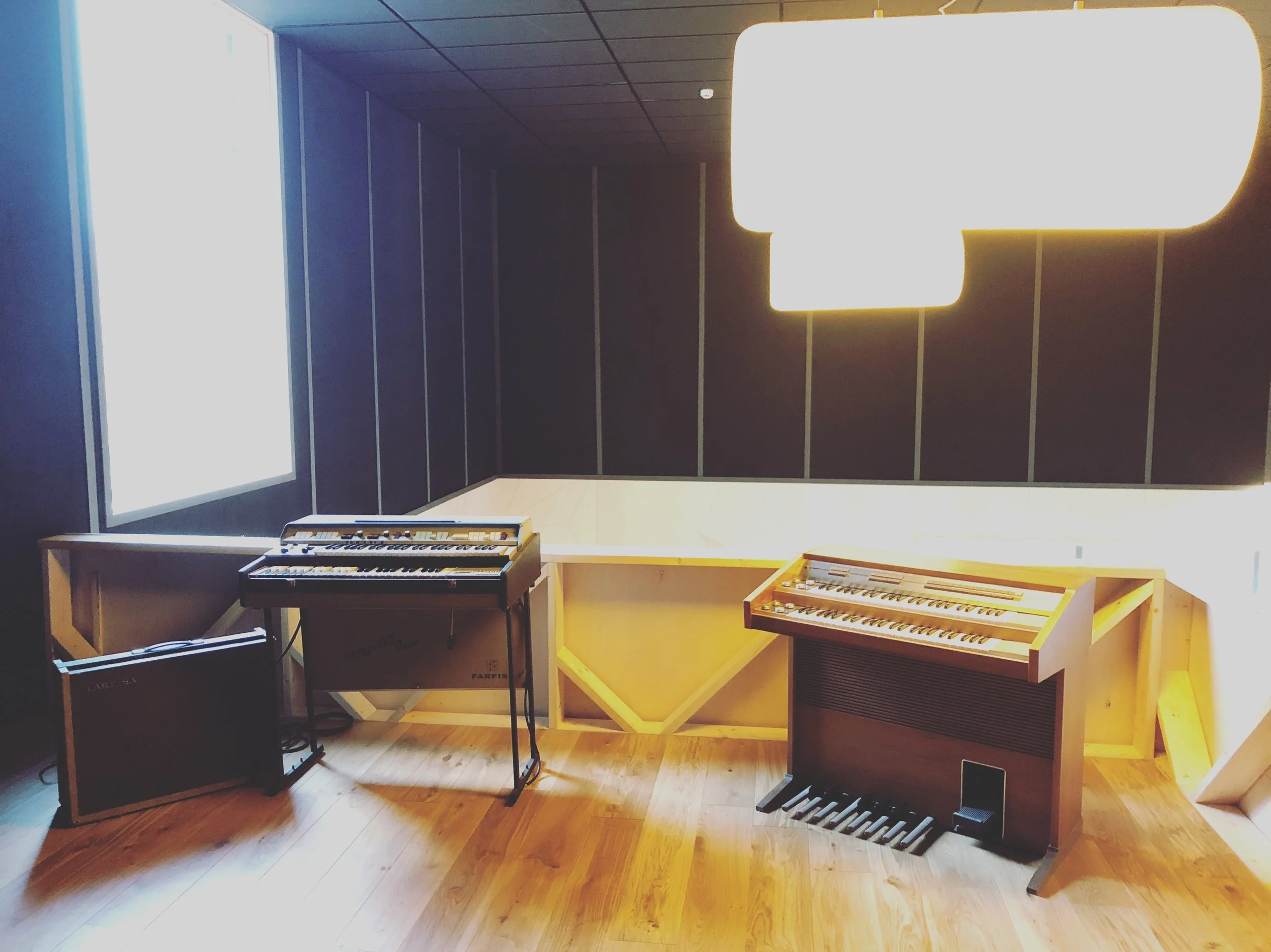 Keys, lights and a window.