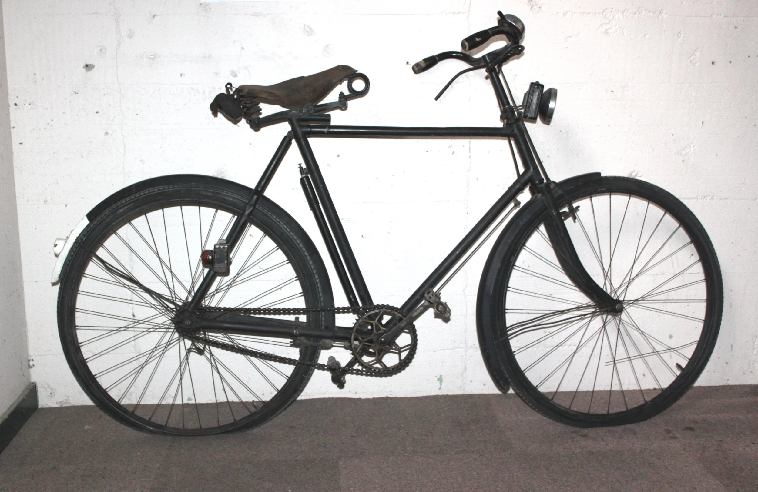 "B.S.A. (Birmingham Small Arms Company)" brand bicycle. 1914-1918