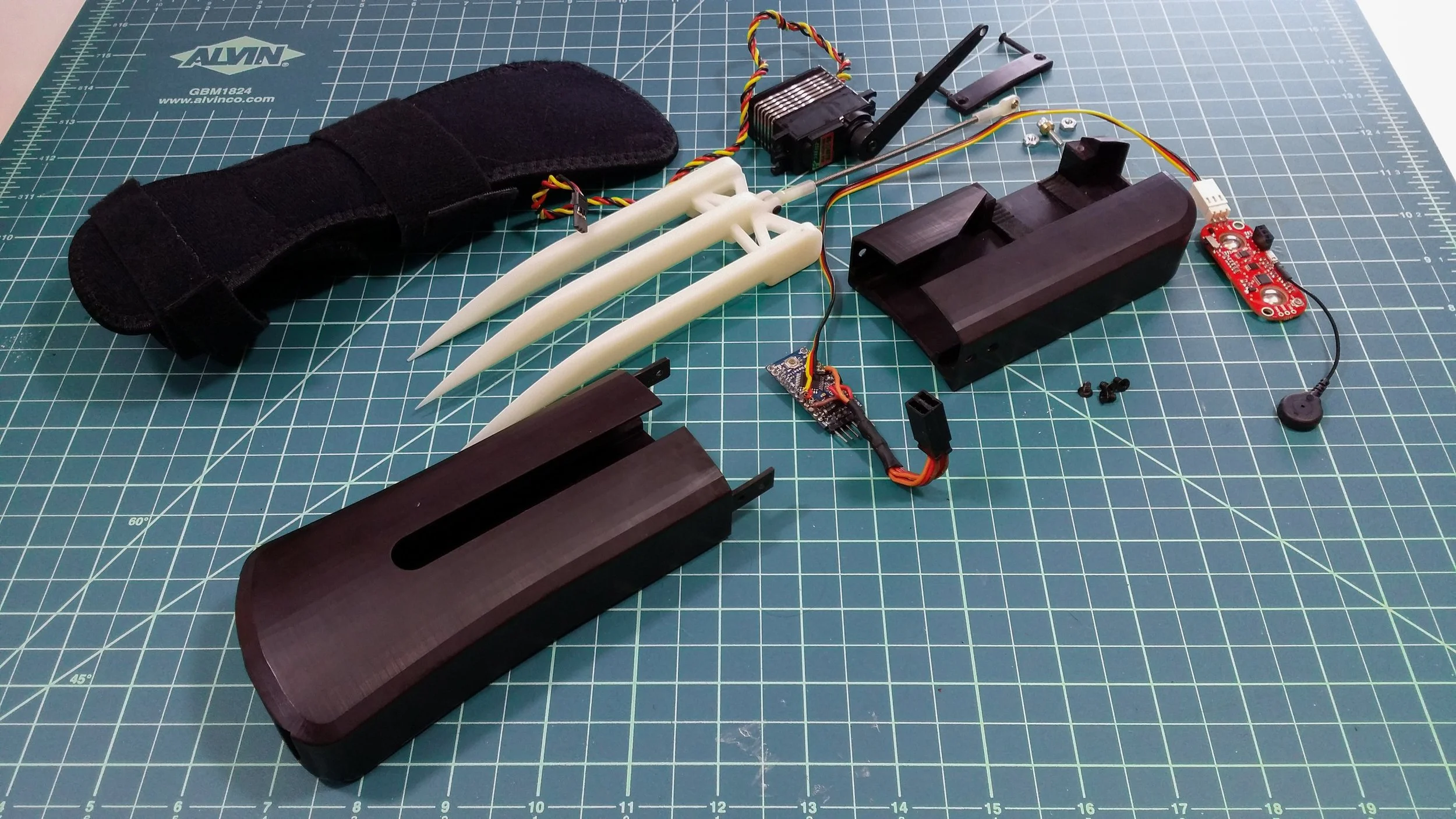 Watch working Wolverine claws